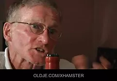 Riecht die Schönheit auf dem Sessel free sex filme