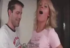 Sie kostenlose xxx movies verführten einen jungen Mann kaukasischen Aussehens
