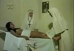Ein ernsthafter xxx kostenlose filme Gruppentest erwartet den jungen Mann