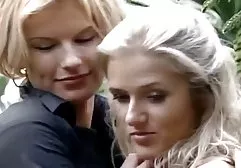 Sarahs Muschi free filme sex öffnete die Lippen der Schamlippen