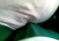 Chicks auf gratis pornografische filme einem schwarzen Gummi-Phallus aufgereiht