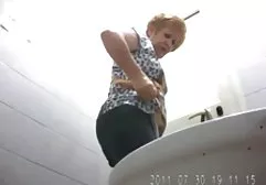 Ein Mädchen in Strümpfen auf der xxx free filme Kapuze